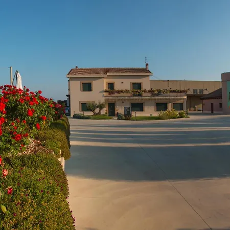 Tenuta Tre Gemme In Cantina- Renascenzia Santirene Alloggio per agriturismo *