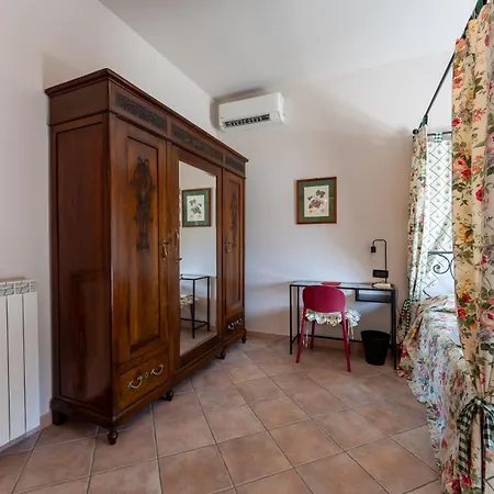 Tenuta Tre Gemme In Cantina- Renascenzia Santirene Catignano